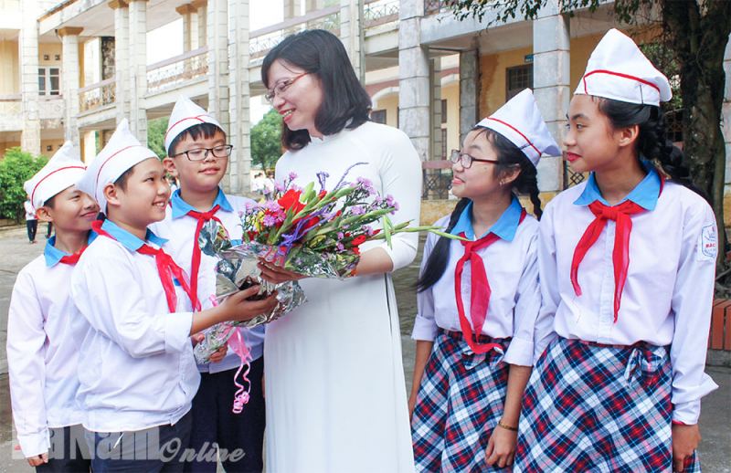 Bài văn tả hình ảnh thầy cô giáo đang say sưa giảng bài số 7