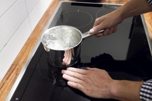 Lựa chọn loại mặt bếp dễ dàng vệ sinh