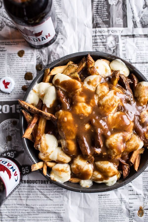 Poutine ngon tuyệt hảo với nước thịt và sốt phô mai