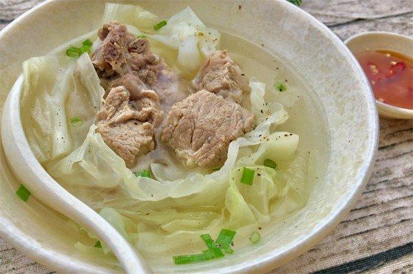 Canh bắp cải nấu xương