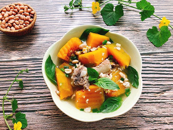 Canh bí đỏ đậu phộng