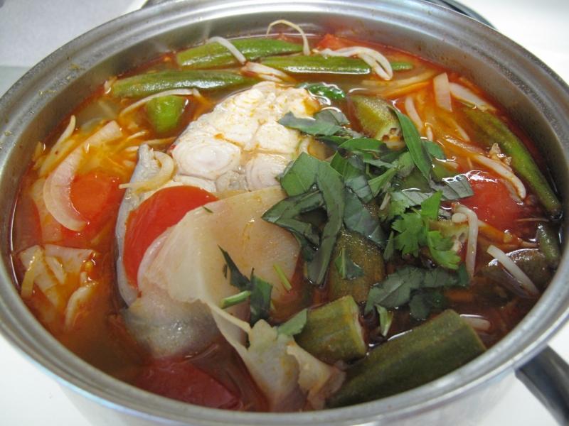 Canh cá nấu chua