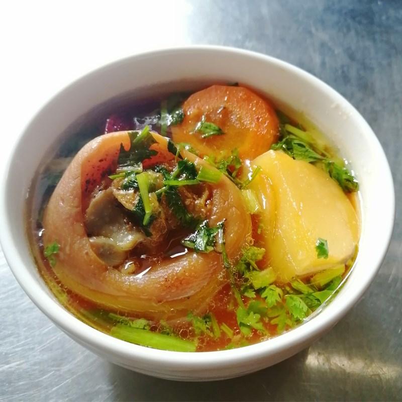 Canh chân giò hầm rau củ