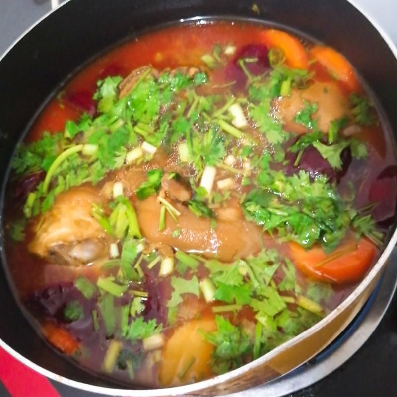 Canh chân giò hầm rau củ