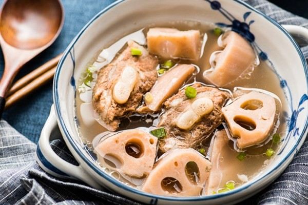 Canh củ sen giò heo