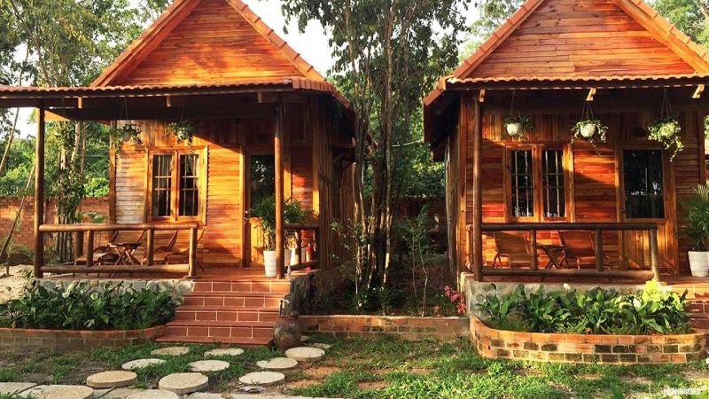 Những chòm nhà ở cánh đồng lúa