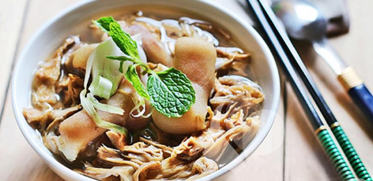 Canh măng khô, món ăn truyền thống ngày Tết của người Việt