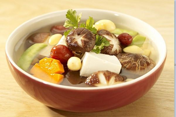 Canh nấm hạt sen thập cẩm chay