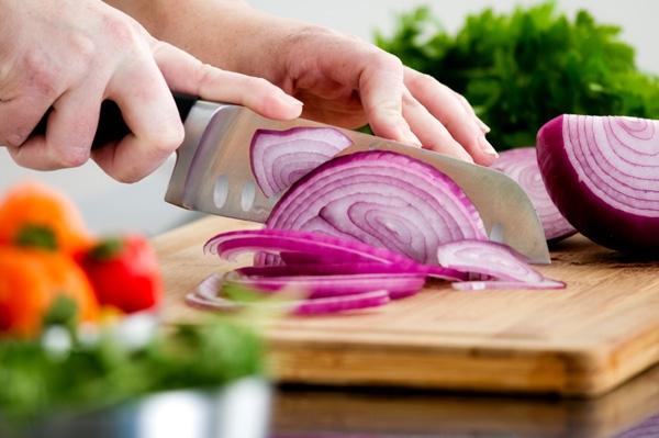 Cắt hành không cay mắt