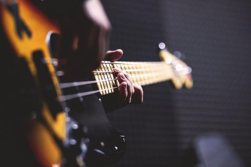 Cầu hôn bằng guitar.