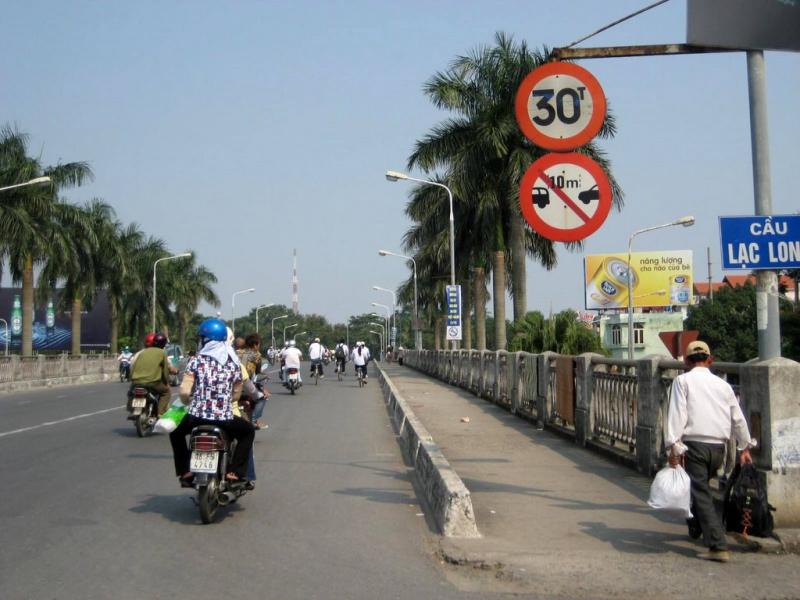 Cầu Lạc Long