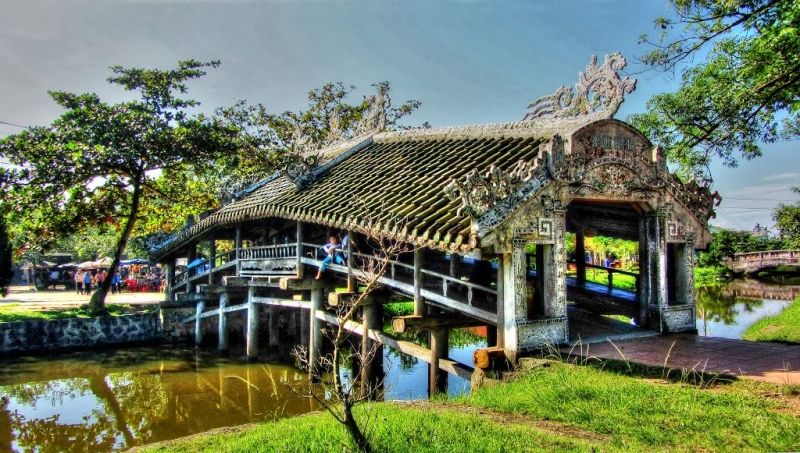 Cầu ngói Thanh Toàn
