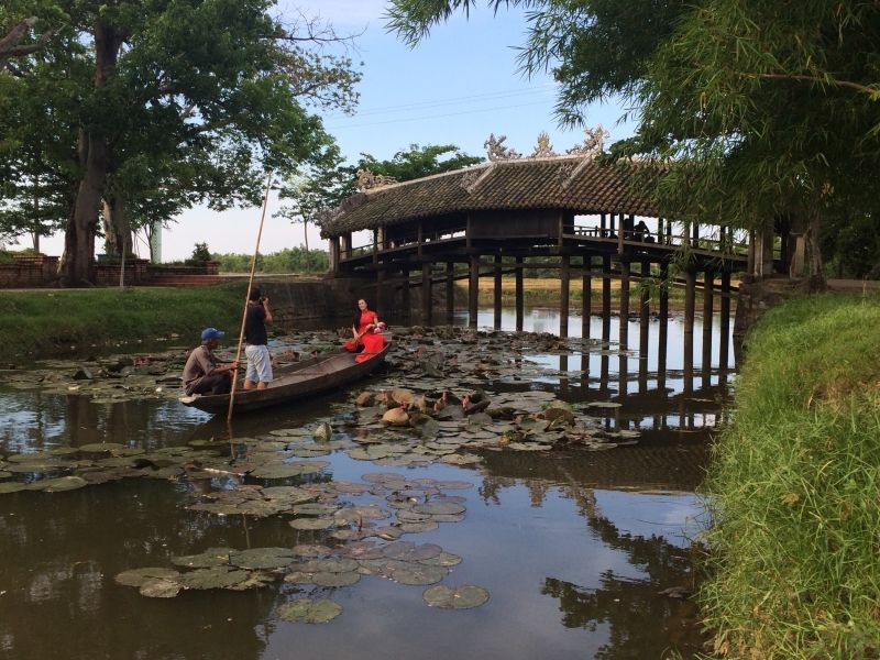 Cầu ngói Thanh Toàn