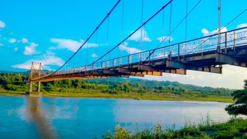 Cầu treo Kon Klor bắc giữa 2 bờ sông thơ mộng