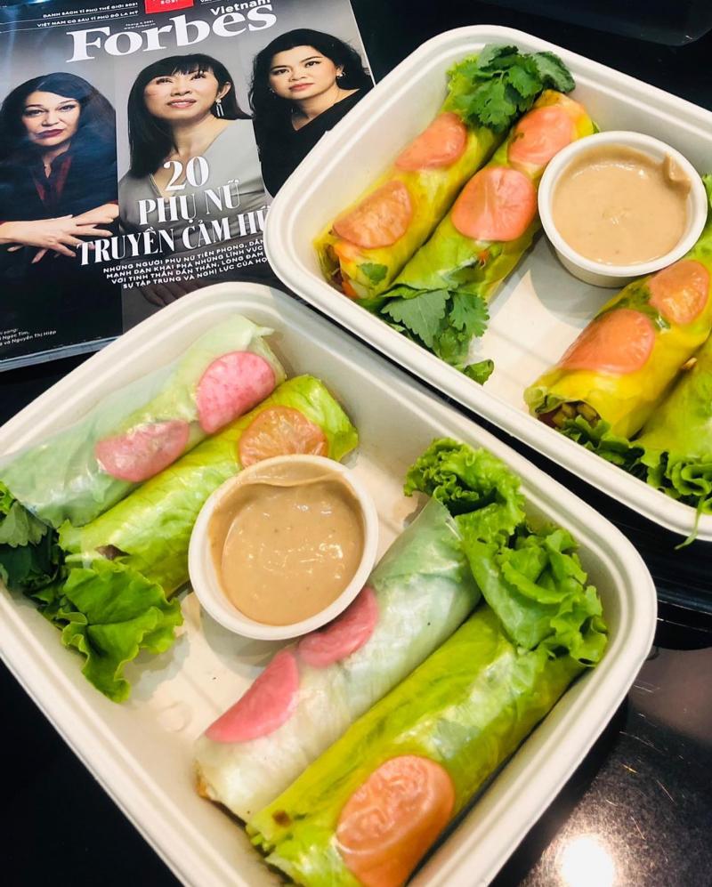 Tại Chà Là Healthy Vegan, bạn không cần phải lăn tăn về dinh dưỡng món ăn vì Chà Là đã nghiên cứu và áp dụng: Tối giản chế biến, không chiên xào dầu mỡ; Thịt thực vật tươi đầu bếp tự chế biến, giàu đạm, không đậu nành, ít tinh bột; Sốt trộn, gia vị đều được làm thủ công để kiểm soát dinh dưỡng.