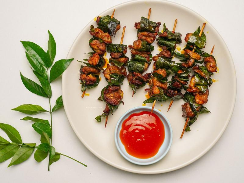 Chả xiên lá mắc mật