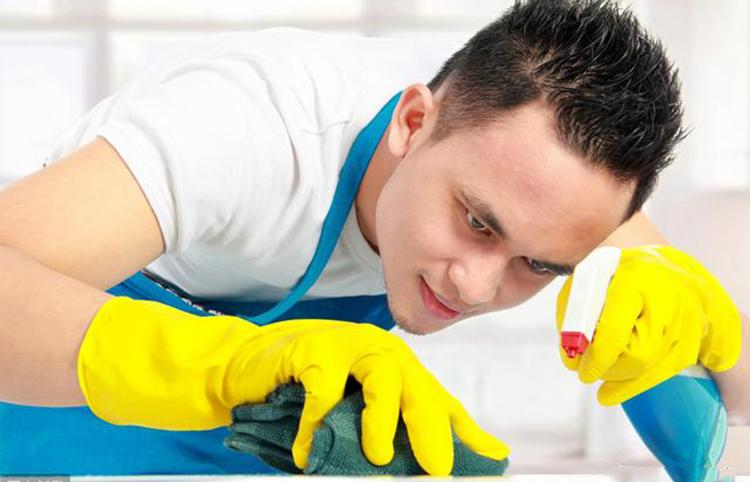 Chăm sóc trẻ, giúp việc nhà
