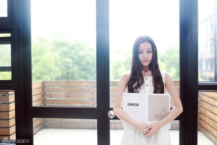 Diễn viên Địch Lệ Nhiệt Ba (một trong hai diễn viên nữ có thể thủ vai Chân Ái) trong phim Dear my Archimedes