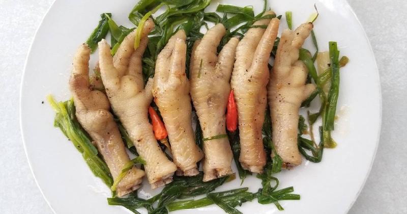 Chân gà hấp hành