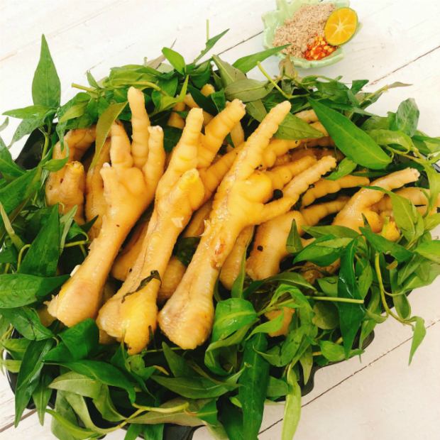 Chân gà hấp rau răm