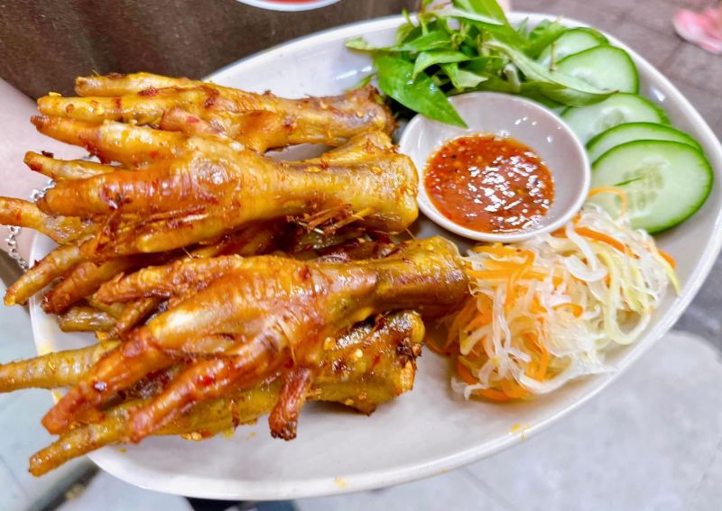 Chân Gà Huyền Trang