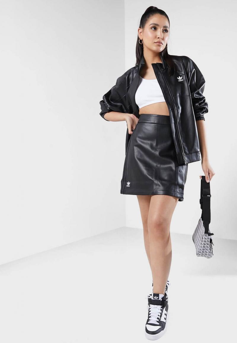 Chân váy da kết hợp áo khoác jacket da