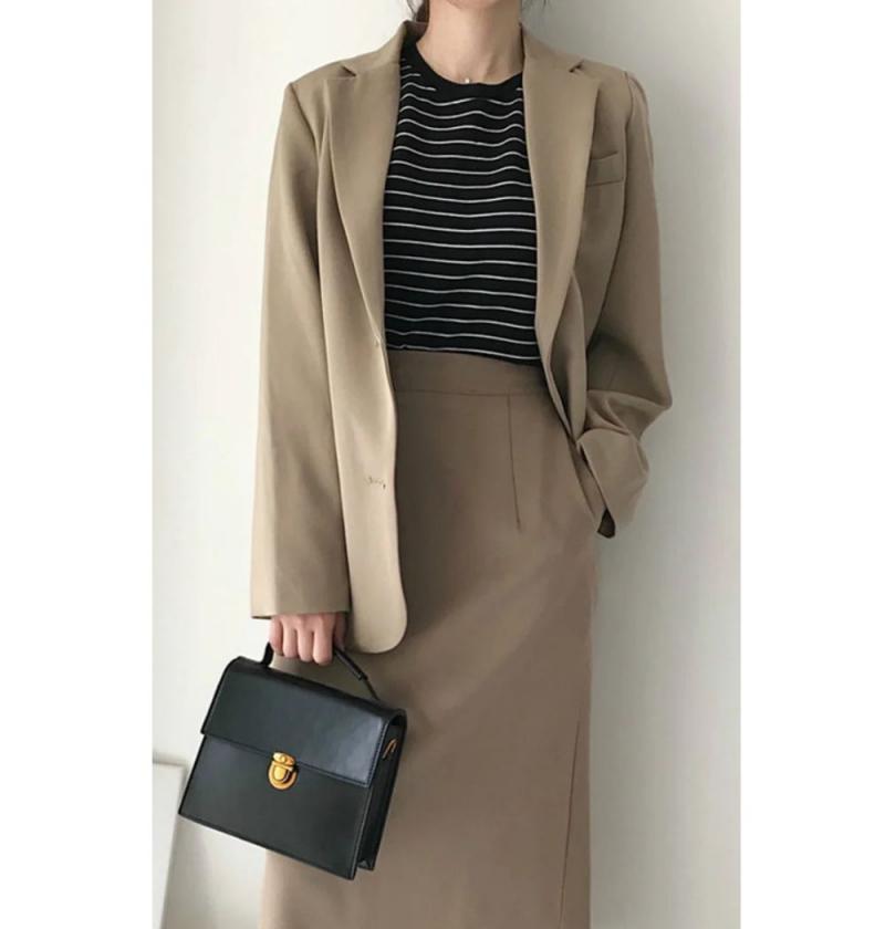 Chân váy dài với áo vest nữ