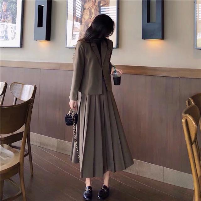 Chân váy dài với áo vest nữ