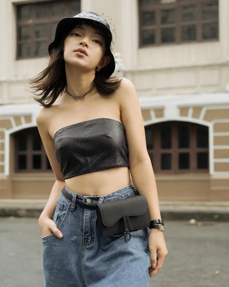 Chân váy denim phối cùng áo ống