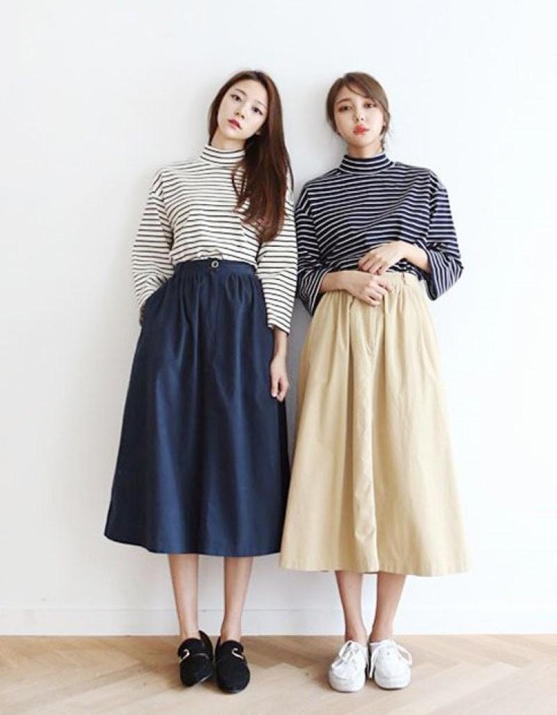 Chân váy Midi hợp với những chiếc áo sơ mi đơn giản, áo len và áo cao cổ