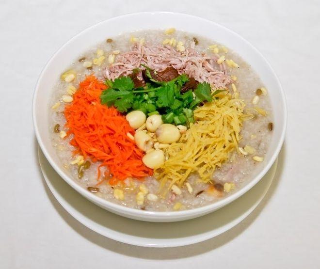 Cháo bồ câu với hạt sen, đậu xanh