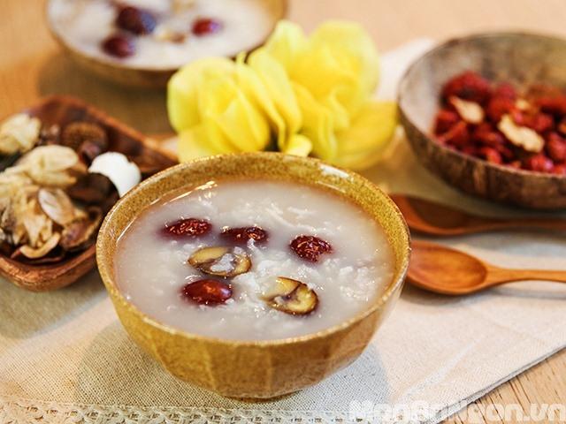 Cháo gạo nếp, táo đỏ, mộc nhĩ