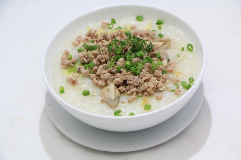 Món cháo hành thịt băm cách làm cũng khá đơn giản