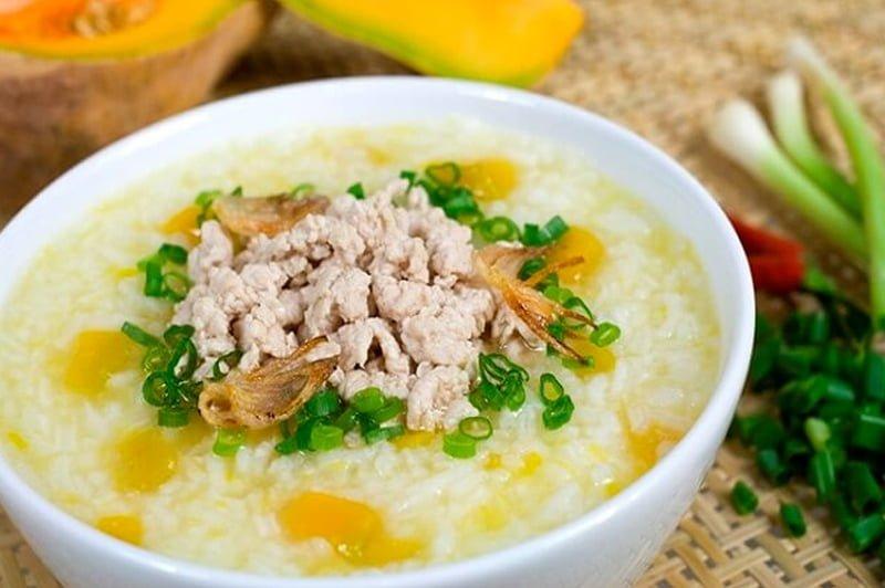 Cháo thịt lợn + khoai lang + cà rốt