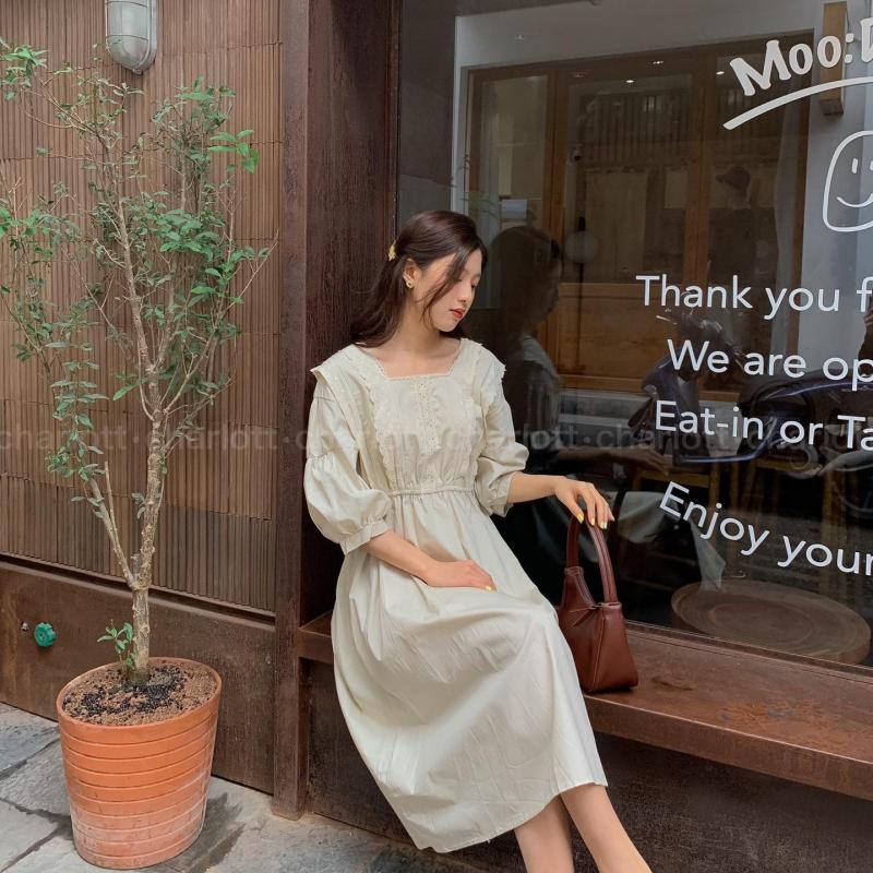 Shop chủ yếu là trang phục gam màu trầm