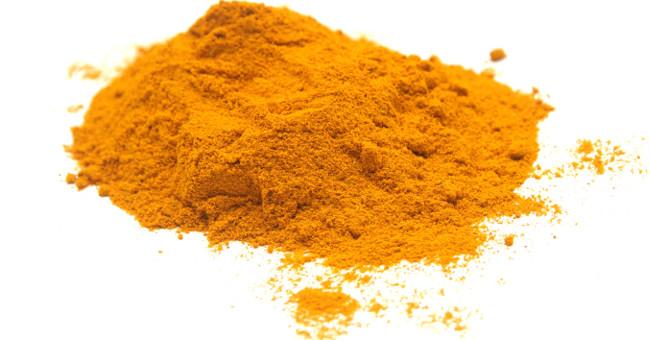 Chất vàng ô có bề ngoài gần giống với bột nghệ