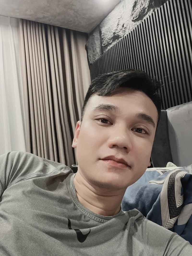 Khắc Việt singer