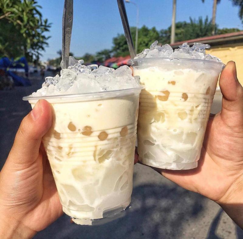 Cô Thanh - Chè Sầu Và Kem Bơ Tại Sài Gòn