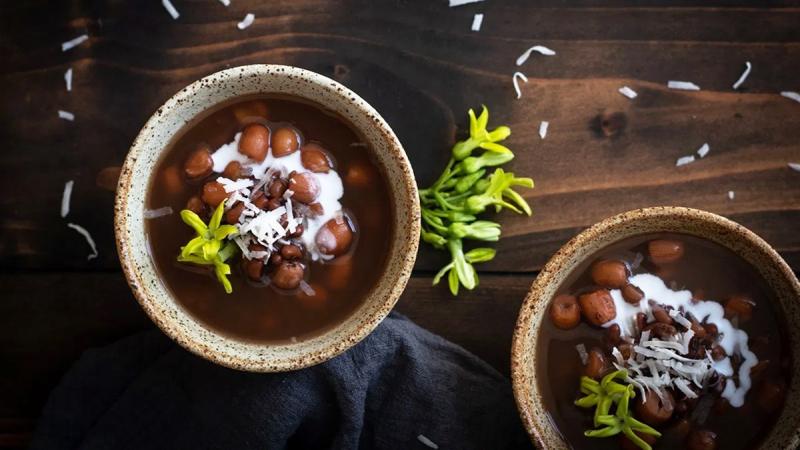 Thưởng thức chè đậu đỏ