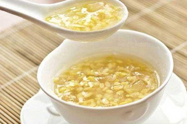 Chè đậu xanh nha đam lá dứa