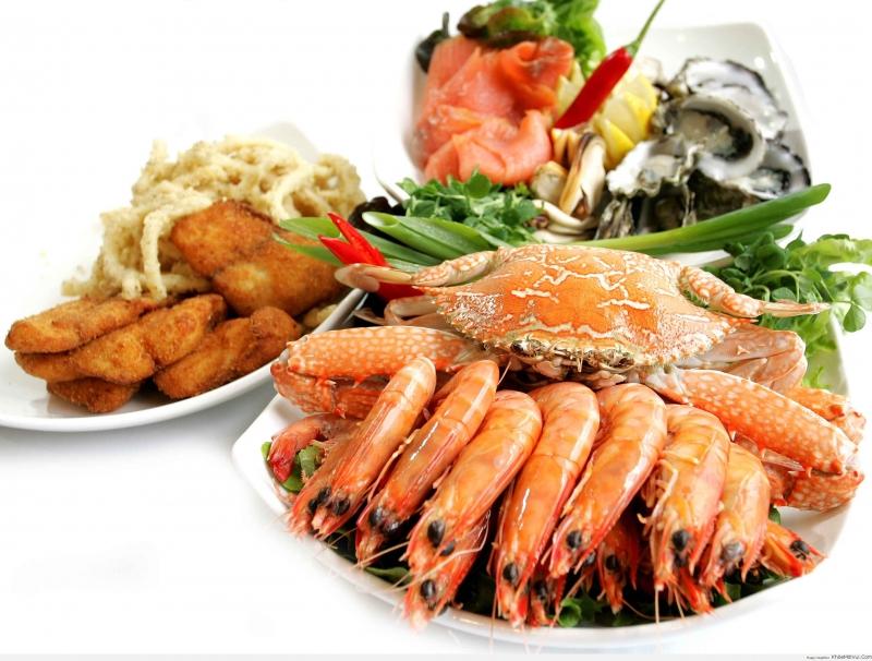 Nếu bạn đang bắt đầu có những dấu hiệu ban đầu của chứng loãng xương thì hãy bổ sung vào thực đơn của mình những loại thực phẩm giàu canxi như trứng, tôm, sữa, cua, ghẹ và các loài giáp xác khác…