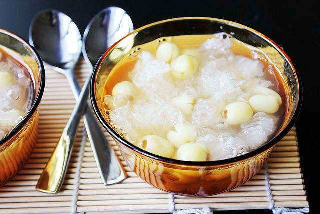 Chè hạt sen nấm tuyết