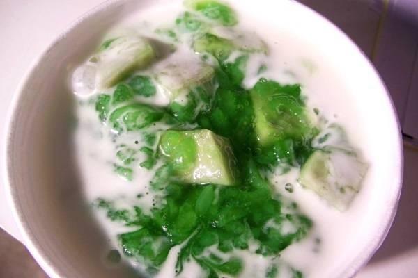 Chè khoai môn, lá dứa