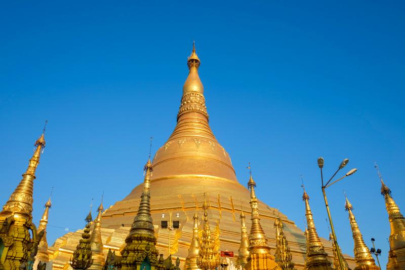 ﻿﻿Theo truyền thuyết của người Myanmar, chùa Shwedagon có hơn 2.500 năm lịch sử