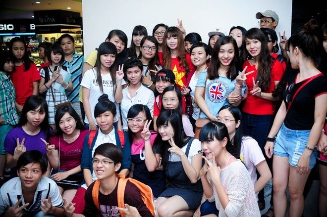Chiều fan hết mình
