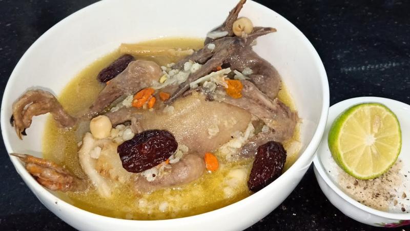 Chim bồ câu hầm nấm hương