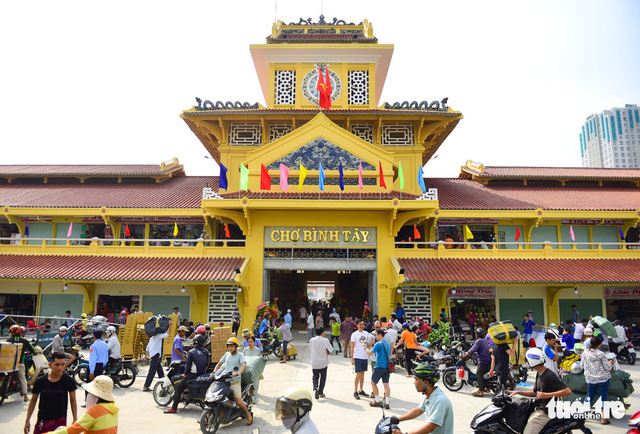 Chợ Bình Tây chuyên kinh doanh mặt hàng thời trang giá sỉ