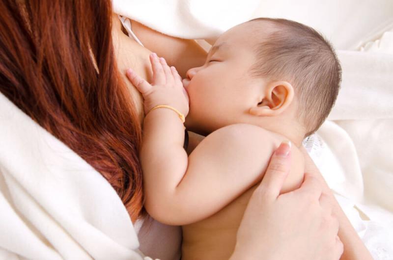 Cho con bú là một biện pháp tránh thai tự nhiên