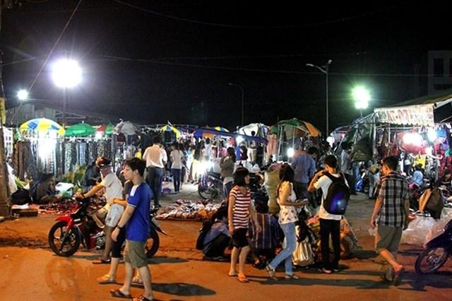 Chợ đêm làng Đại học Thủ Đức (Nguồn: Internet)