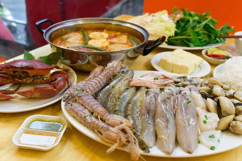 Đến chợ các bạn sẽ chọn cho gia đình những bữa cơm ngon miệng, giàu dinh dưỡng và an toàn.